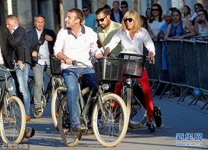 吃瓜全明星骑自行车被撞原视频,自行车事故现场还原