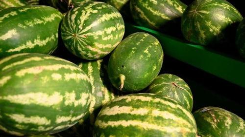 大连天台吃瓜事件视频,网络热议