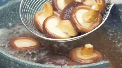 香菇生瓜滚汤可以吃吗视频,家常养生汤品新尝试