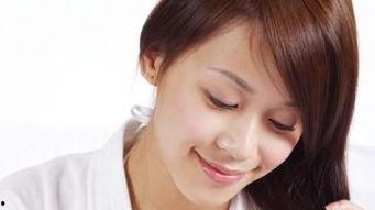 吃瓜女孩梳头视频,美得像画中人