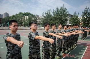 西北军训跳舞吃瓜视频,西北军训生跳舞吃瓜，青春活力满满