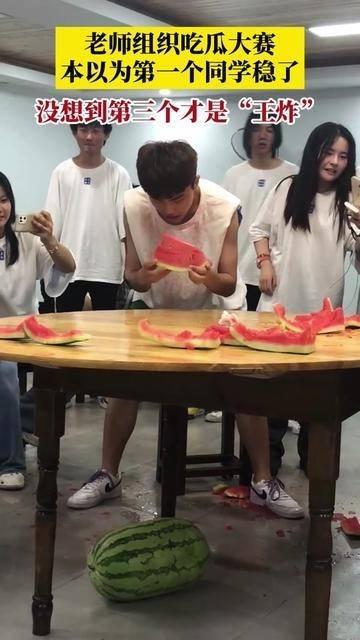 老师组织吃瓜视频,老师组织的欢乐吃瓜时光
