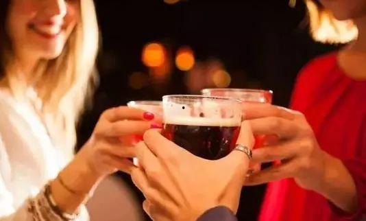 大人吃瓜喝酒视频,欢乐时光尽享其中