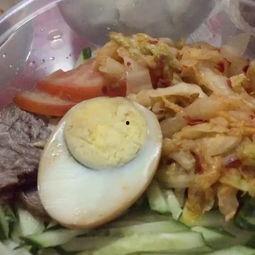 吃冷面吃角瓜的视频在线观看,跟随视频一起感受传统美食的魅力