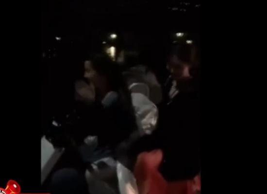 桥边姑娘吃瓜群众视频